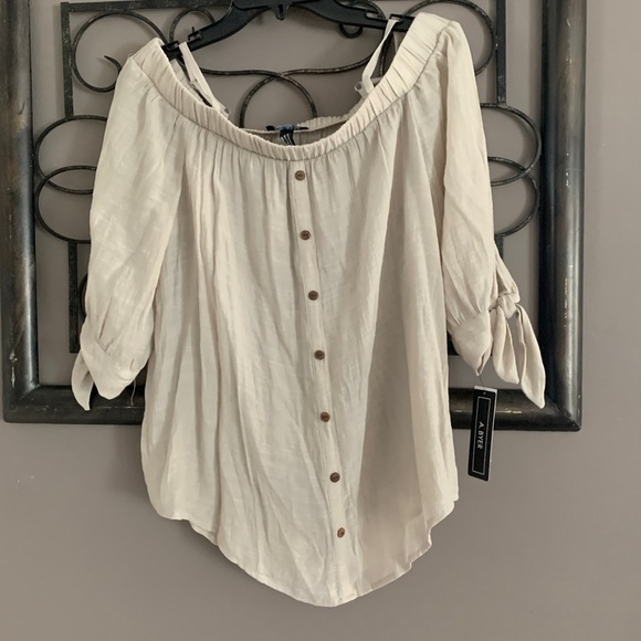 A.BYER Jr Off-Shoulder Top L Beige NWT - Picture 3 of 5
